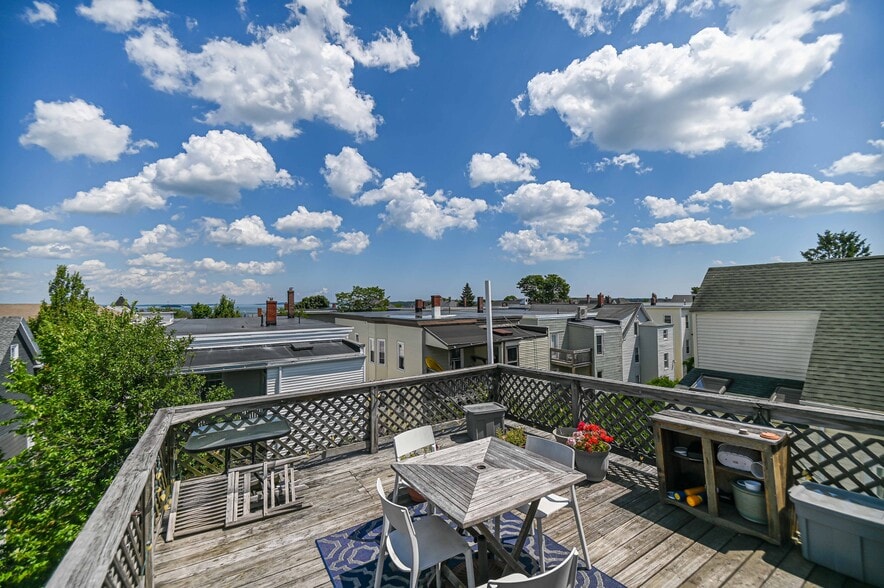 Rooftop Deck - 95 Beckett St