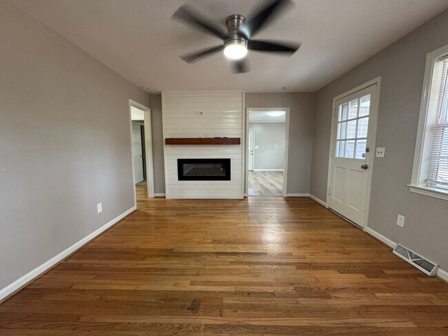 Building Photo - Private 3/2 Country House- $1,595