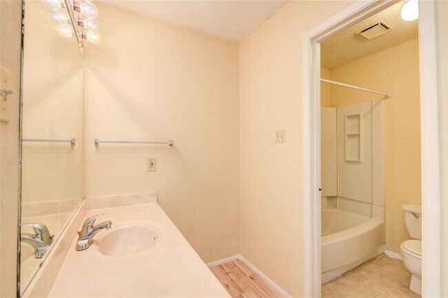 Building Photo - 6103 Ludington Dr