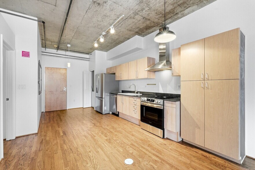 Building Photo - 1499 Blake St