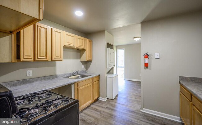 Building Photo - 7147 Donnell Pl