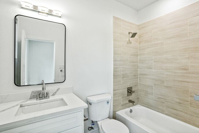 Building Photo - 2400 Benbrook Dr