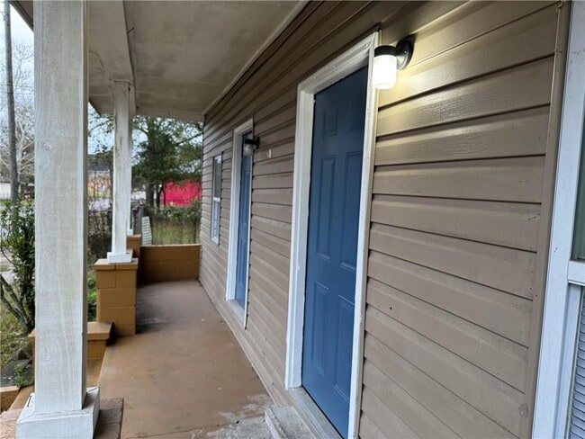 Building Photo - 1105 Adams St