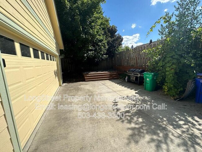 Building Photo - 4833 NE 18th Ave
