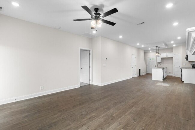 Building Photo - Beautiful Single Family Home