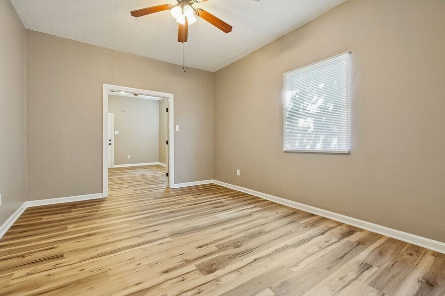 Building Photo - 2562 N Galvez St