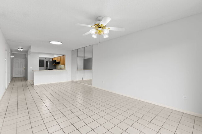 Building Photo - Condo For Rent on ST PETE BEACH!