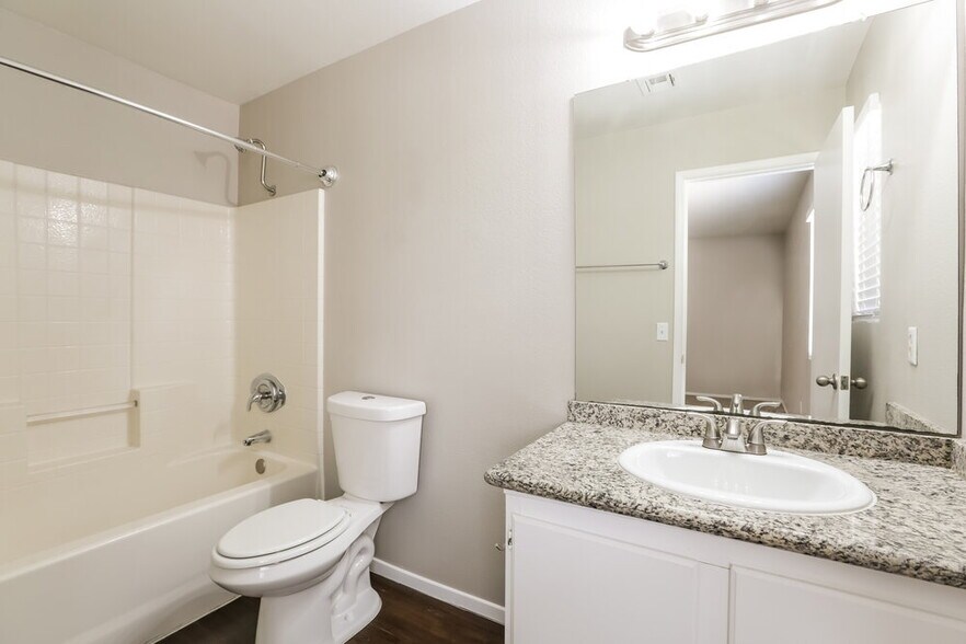 Building Photo - 832 Tollbrook Way