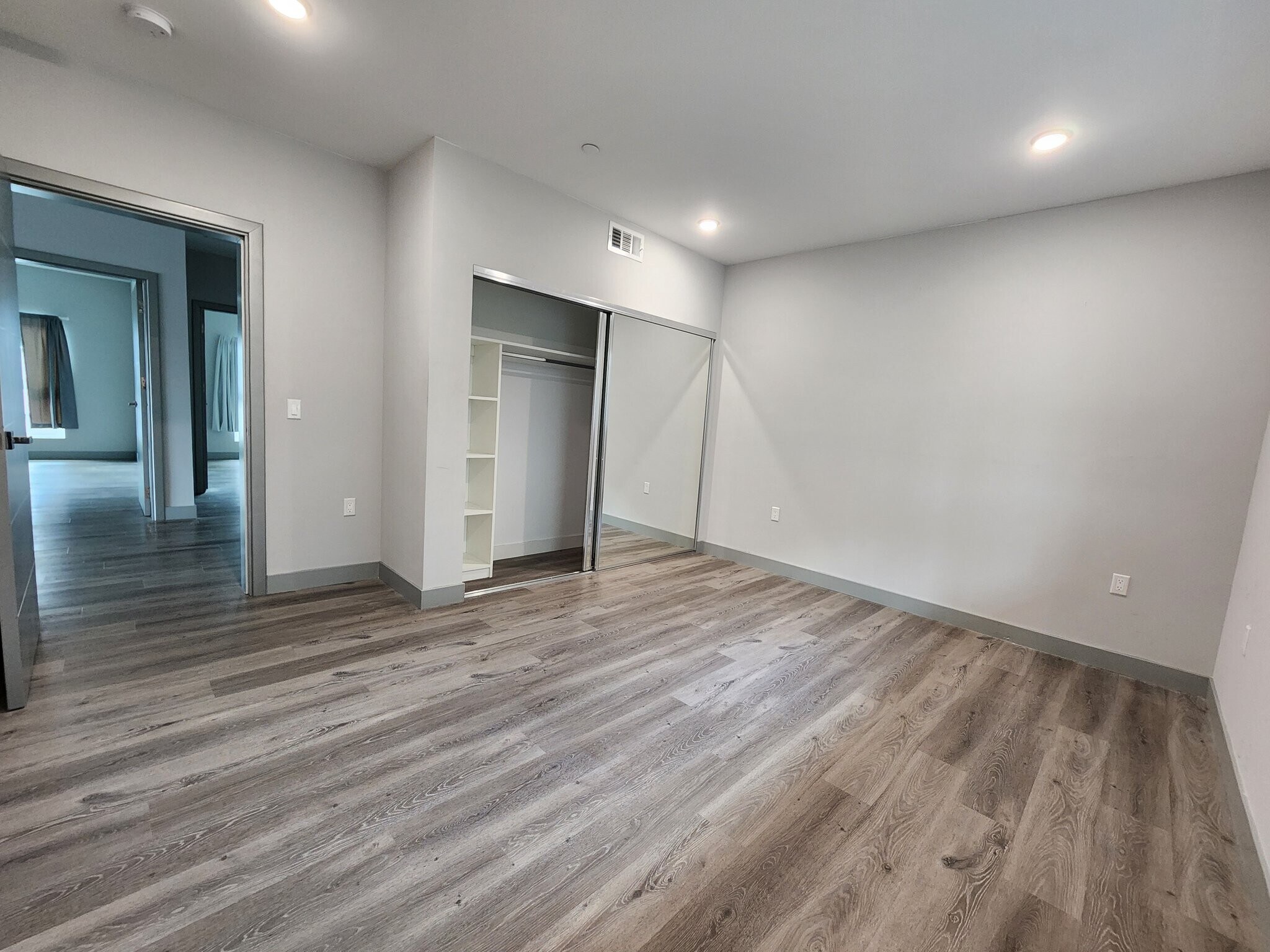 Building Photo - 7040 Woodman Ave