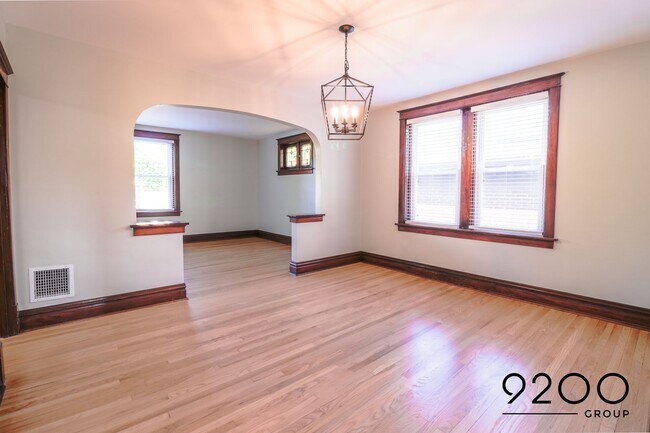 Building Photo - Newly Renovated 2Bed/1Bath in Charming Sou...