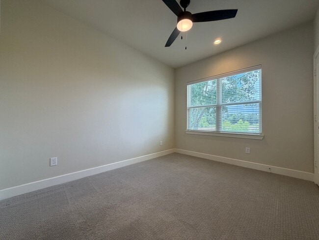 Building Photo - 5915 Haring Ln