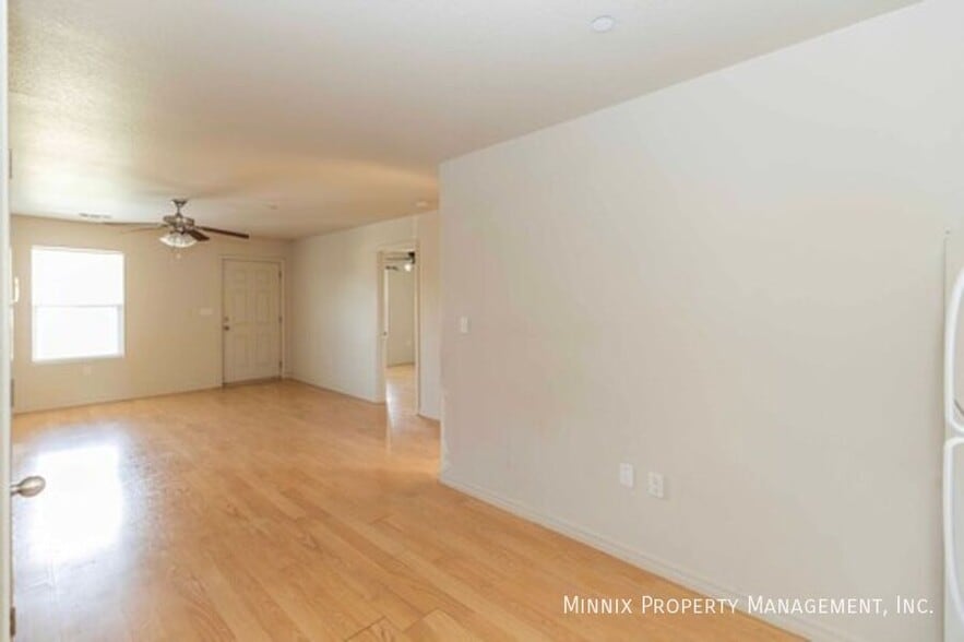 Building Photo - 203 27th St