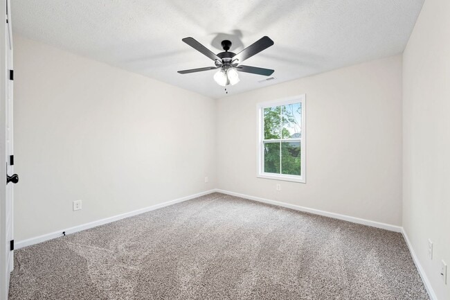 Building Photo - Gorgeous 3 Bedroom Pet Friendly Home For Rent in Sango Area!