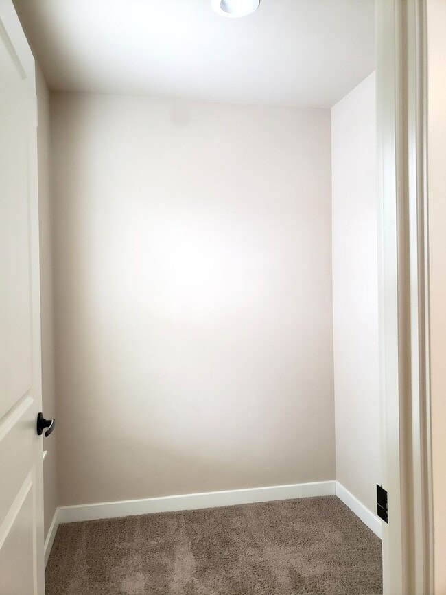 Building Photo - 20863 Gateway Dr