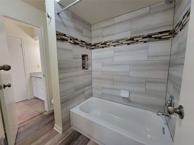 Building Photo - 6607 Tournament Dr