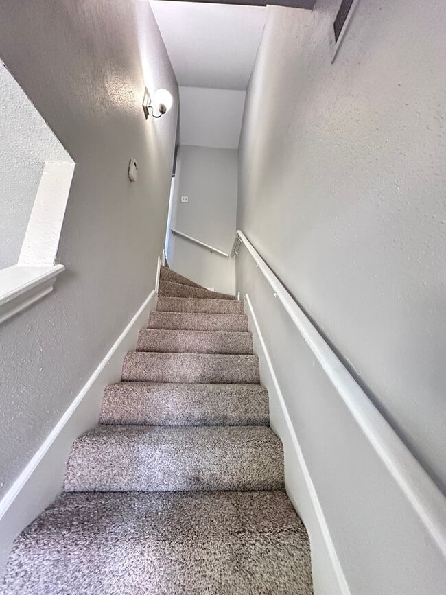 Building Photo - Best Value near Downtown for Immediate Mov...