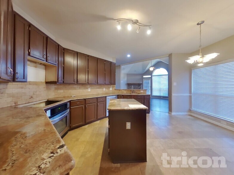 Building Photo - 2205 Starleaf Pl