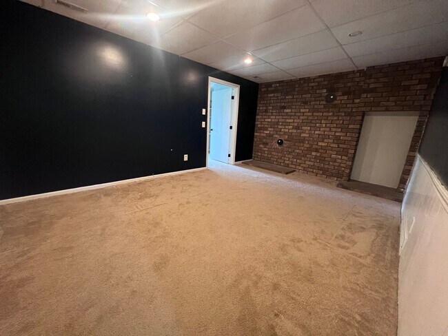 Building Photo - 3003 Winesap Dr NE