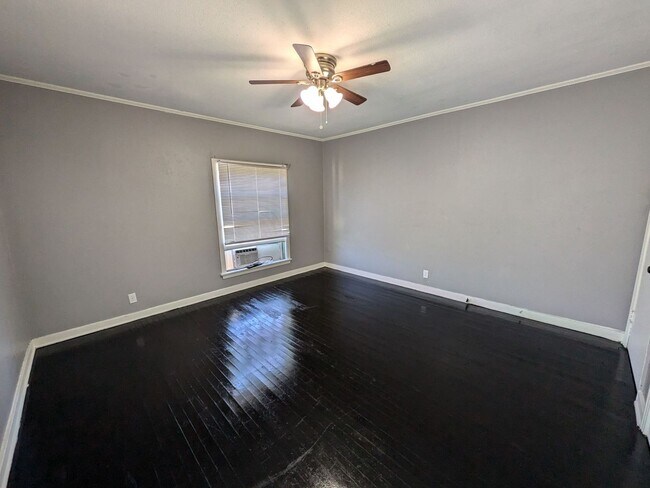 Building Photo - 3230 Maplewood Ln