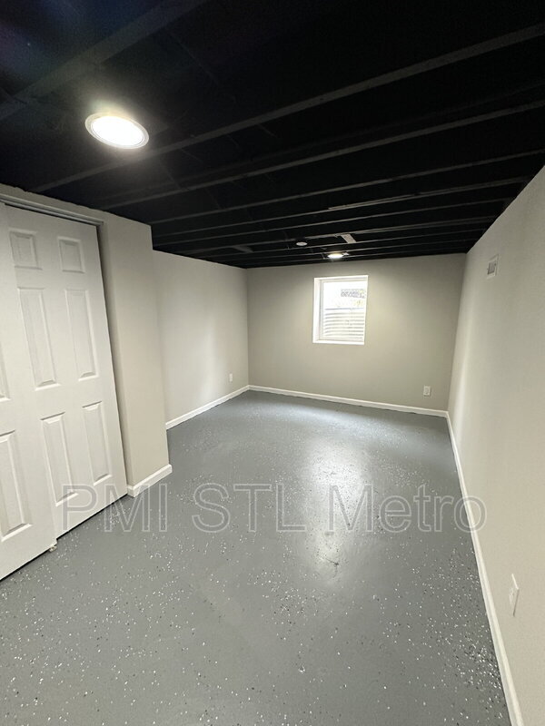 Building Photo - 262 Estridge Rd