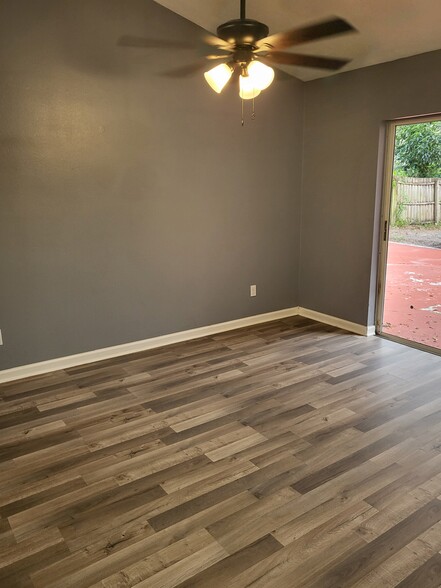 Building Photo - 2219 Groveland Dr