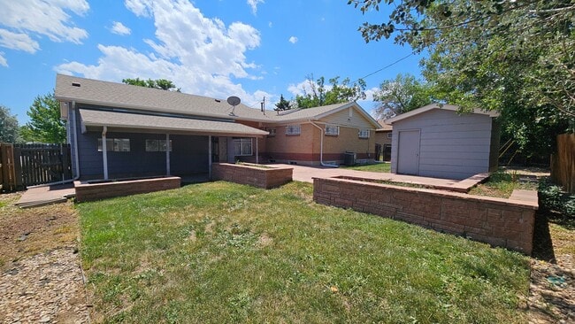 Building Photo - Spacious 5-Bedroom Ranch with Finished Basement & Oversized Garage!
