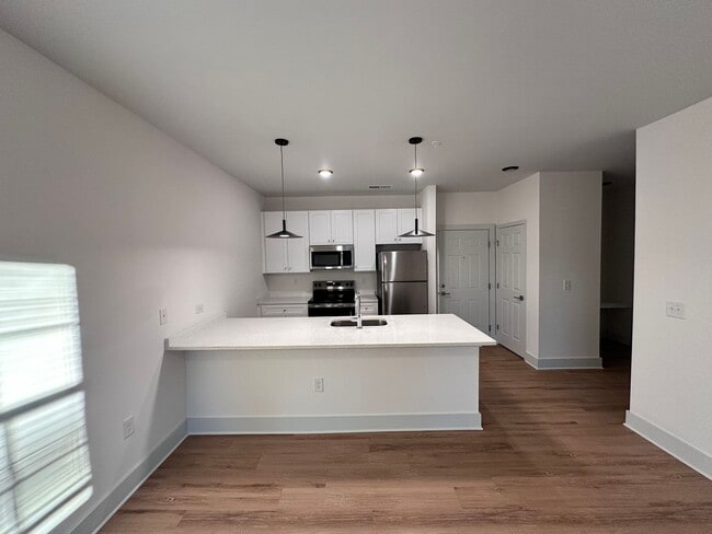 Building Photo - Beautiful Brand New Three Bedroom Apartment!