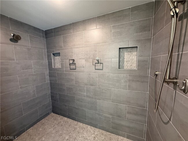 Building Photo - 5903 Ida Ave N