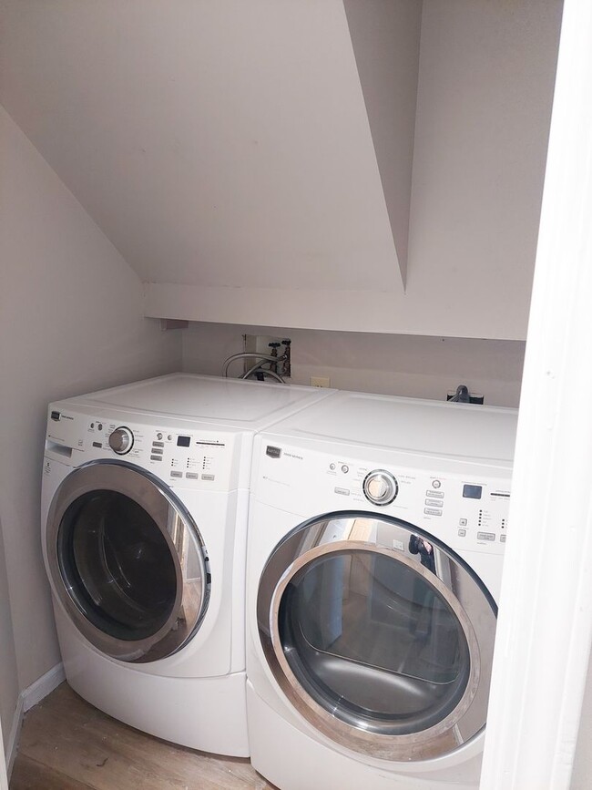 Building Photo - 205-207 Lincoln St