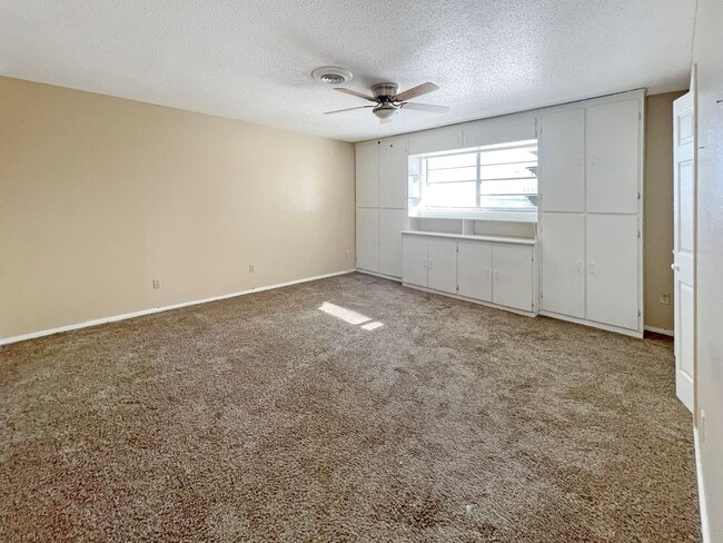Building Photo - 614 E Sunset Dr