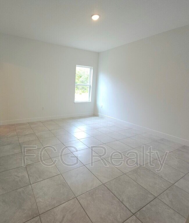 Building Photo - 464 Marion Oaks Dr