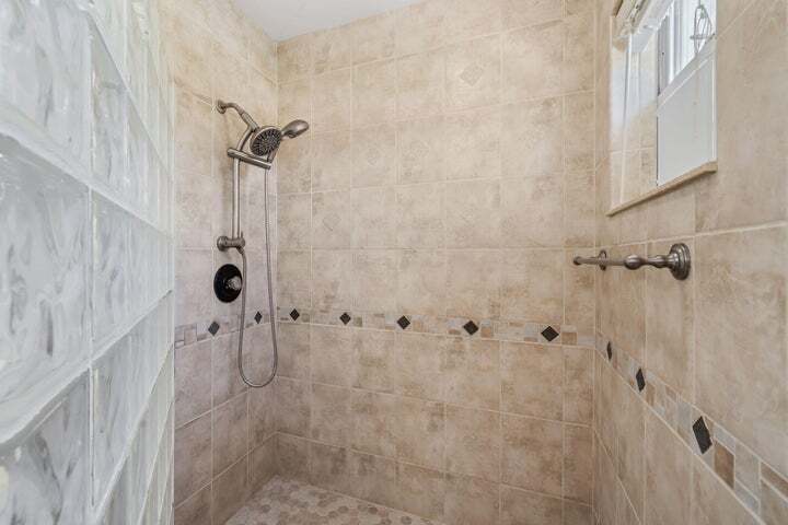 Building Photo - 1527 S Club Dr