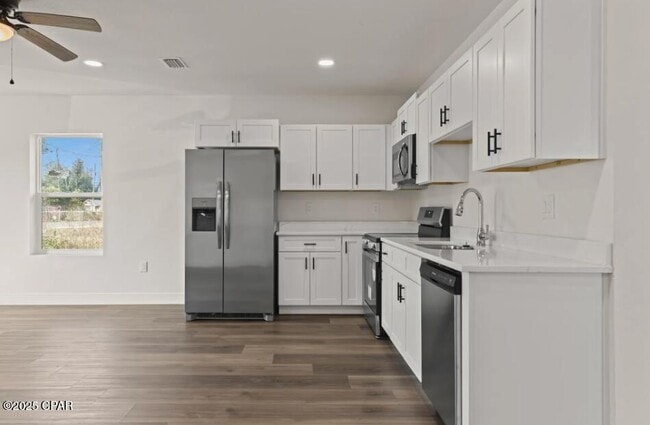 Building Photo - 148 N Claire Dr