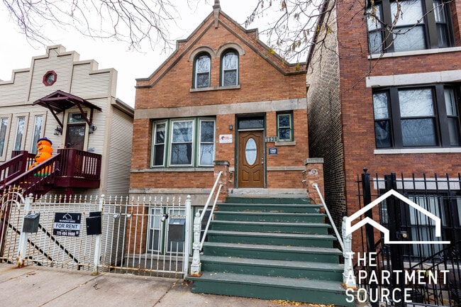 Building Photo - 1530 N Greenview Ave