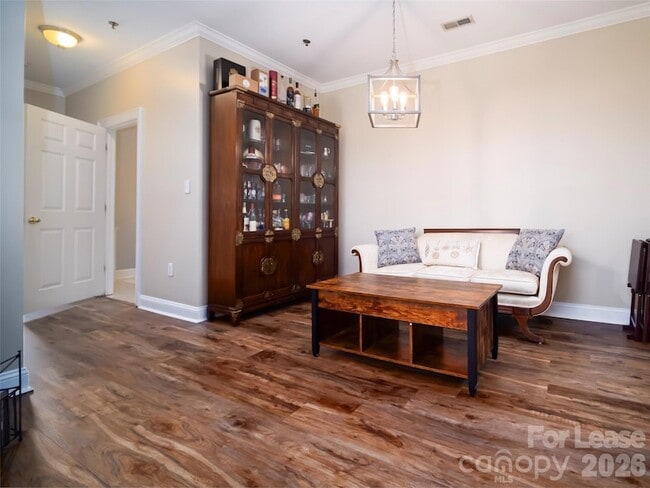 Building Photo - 5609 Fairview Rd