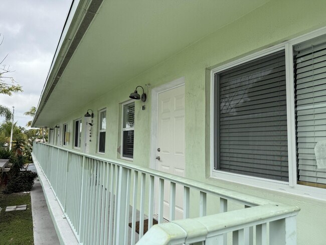 Building Photo - 1118 N H St