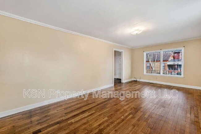 Building Photo - 1921 Reynolds St