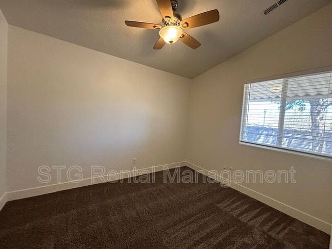 Building Photo - 2048 W 30 S