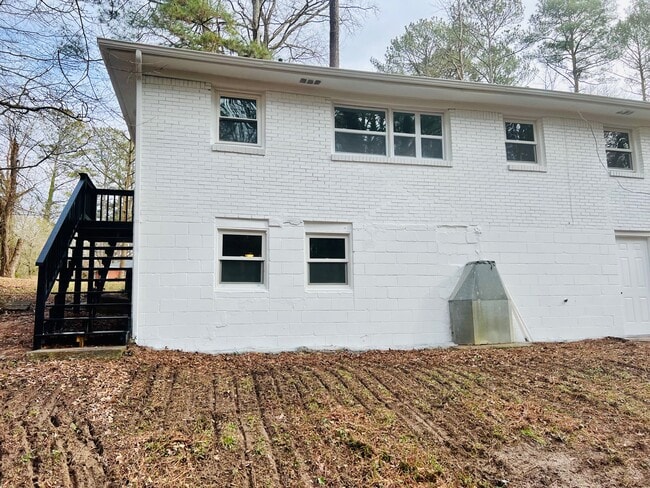 Building Photo - 2535 Susan Ln SW