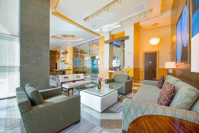 Building Photo - Turnberry Towers 1904E-Strip/Golf/City Views from this Fully Furnished 1Bd Residence