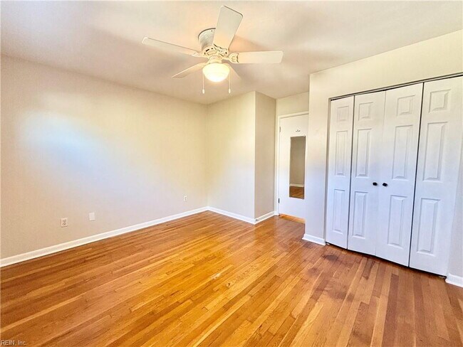 Building Photo - Gorgeous Condo in Willoughby Beach