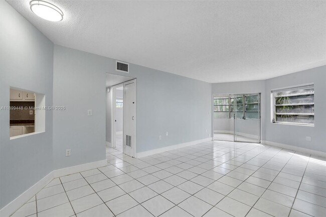 Building Photo - 1635 NE Miami Gardens Dr