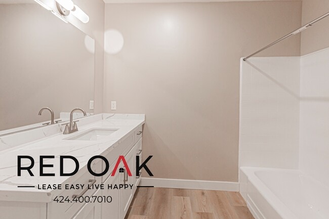 Building Photo - 15405 Vanowen St