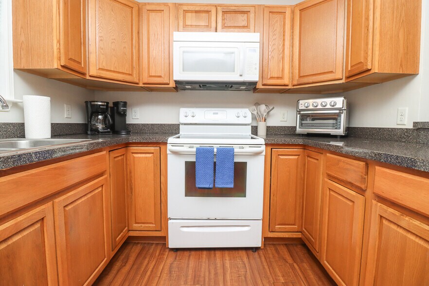 Building Photo - 1904 Karen Ln