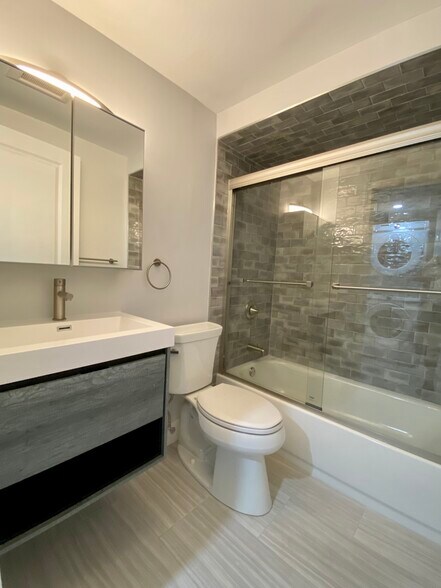 Building Photo - 722 Lombard St