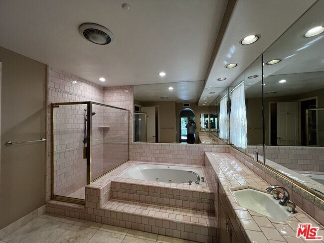 Building Photo - 2357 Brookshire Ln