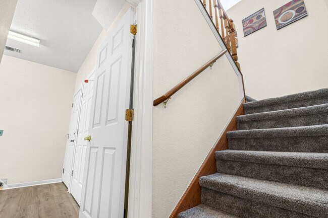 Building Photo - Corner Lot Beauty in Stone Oak Area