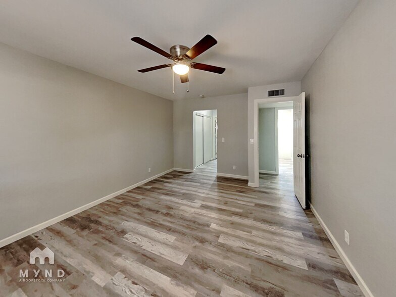 Building Photo - 2009 W Newcastle Cir