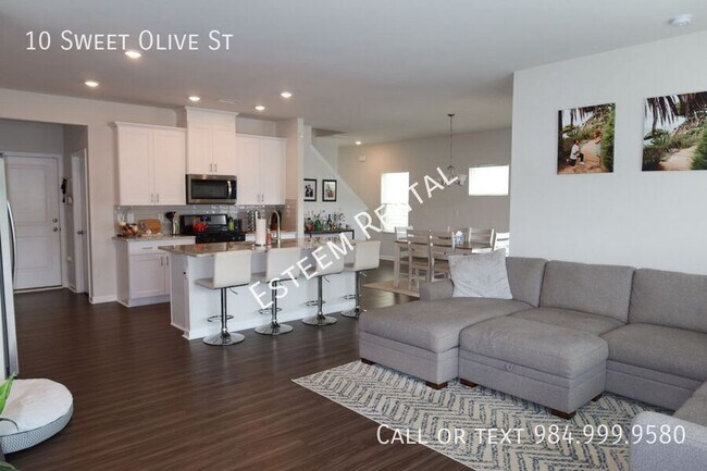 Building Photo - 10 Sweet Olive St