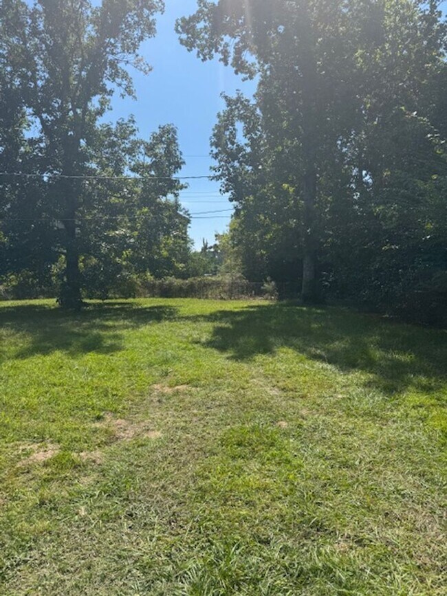 Building Photo - CREEKWOOD